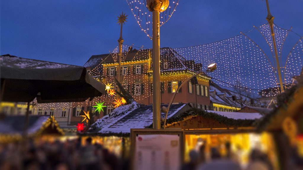 Auf dem Ludwigsburger Krippenweg Weihnachtsszenen aus aller Welt entdecken